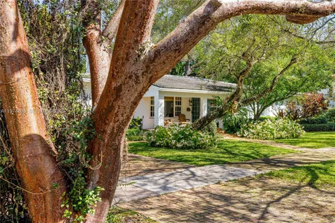 $3,590,000 | 935 Escobar Avenue, Coral Gables, FL 33134