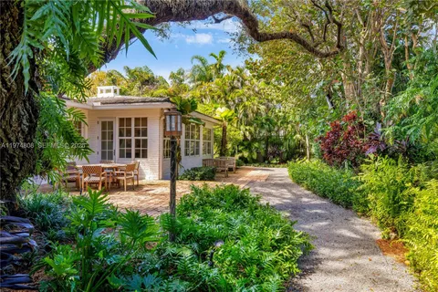 $3,590,000 | 935 Escobar Avenue, Coral Gables, FL 33134