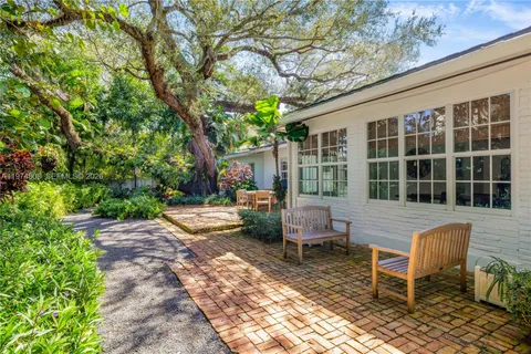 $3,590,000 | 935 Escobar Avenue, Coral Gables, FL 33134