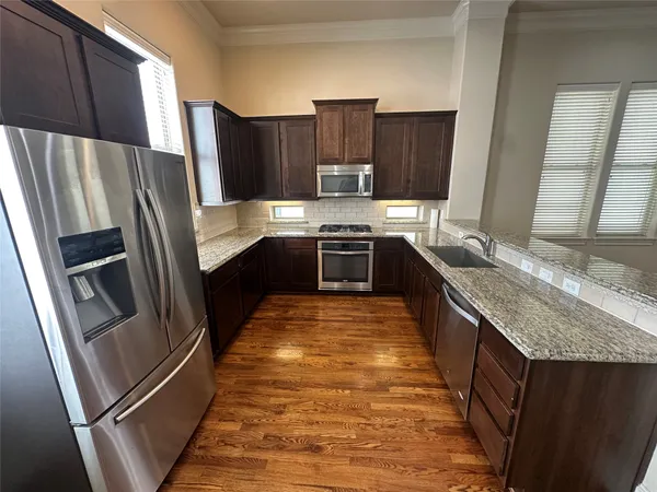 $2,800 | 2021 Fannin Station, Houston, TX 77045