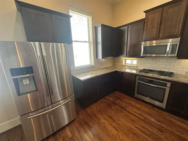 $2,800 | 2021 Fannin Station, Houston, TX 77045