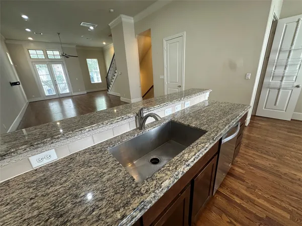 $2,800 | 2021 Fannin Station, Houston, TX 77045