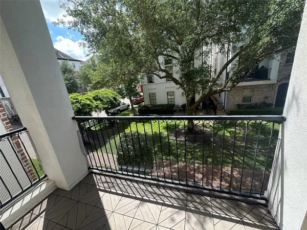 $2,800 | 2021 Fannin Station, Houston, TX 77045