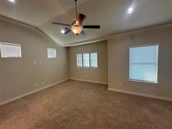 $2,800 | 2021 Fannin Station, Houston, TX 77045