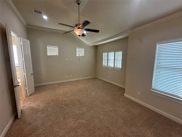 $2,800 | 2021 Fannin Station, Houston, TX 77045