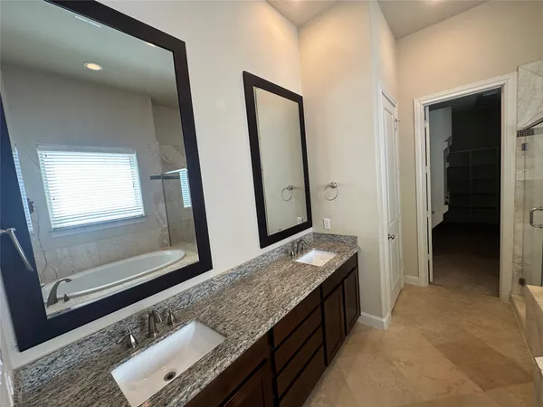 $2,800 | 2021 Fannin Station, Houston, TX 77045