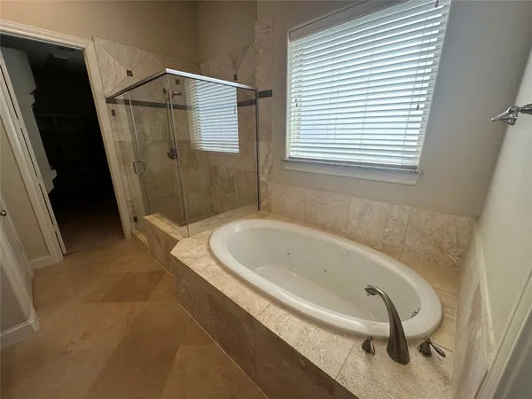 $2,800 | 2021 Fannin Station, Houston, TX 77045