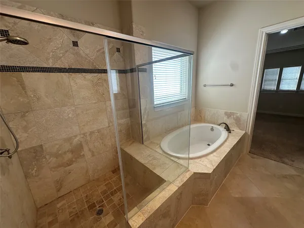 $2,800 | 2021 Fannin Station, Houston, TX 77045
