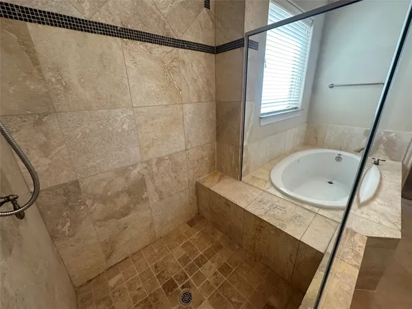 $2,800 | 2021 Fannin Station, Houston, TX 77045