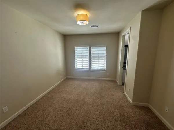$2,800 | 2021 Fannin Station, Houston, TX 77045