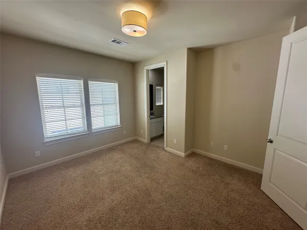 $2,800 | 2021 Fannin Station, Houston, TX 77045