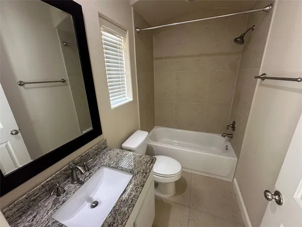 $2,800 | 2021 Fannin Station, Houston, TX 77045