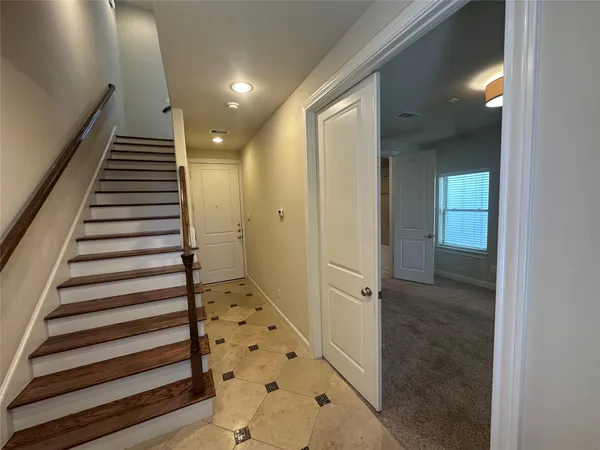 $2,800 | 2021 Fannin Station, Houston, TX 77045