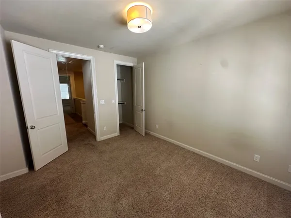$2,800 | 2021 Fannin Station, Houston, TX 77045