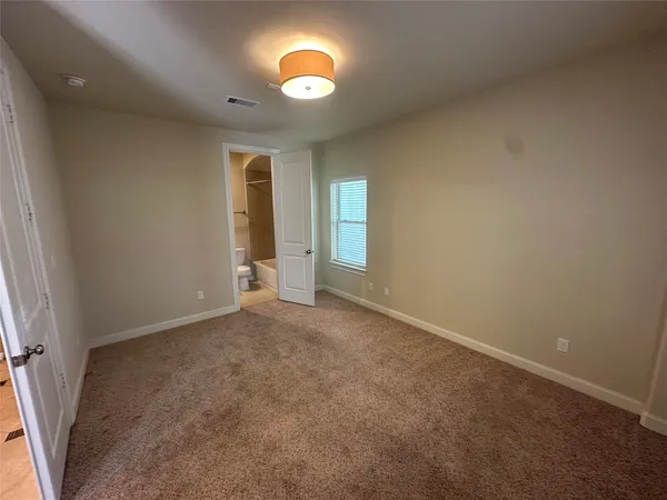$2,800 | 2021 Fannin Station, Houston, TX 77045