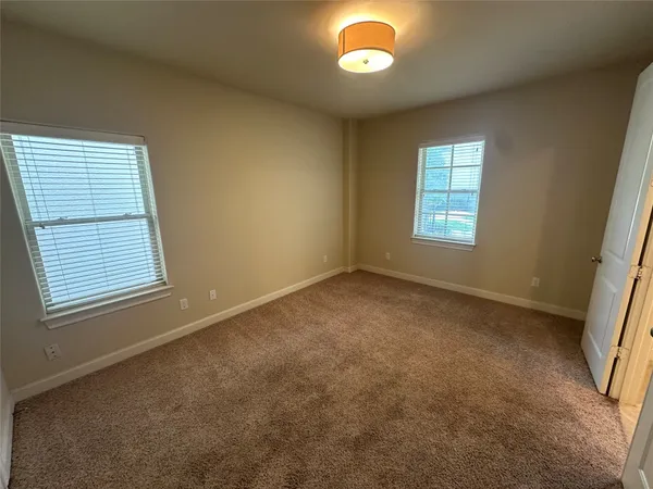 $2,800 | 2021 Fannin Station, Houston, TX 77045