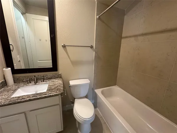 $2,800 | 2021 Fannin Station, Houston, TX 77045