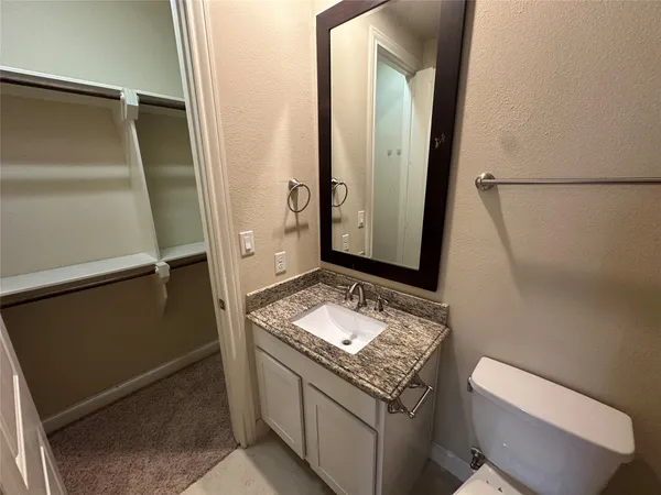 $2,800 | 2021 Fannin Station, Houston, TX 77045