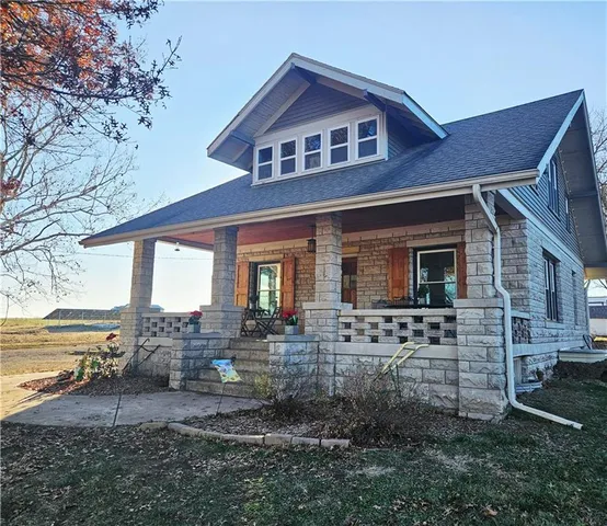 $750,000 | 33253 Cedar Niles Road, Osawatomie, KS 66064