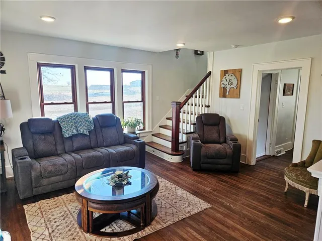 $730,000 | 33253 Cedar Niles Road, Osawatomie, KS 66064