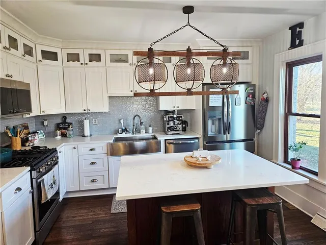 $730,000 | 33253 Cedar Niles Road, Osawatomie, KS 66064