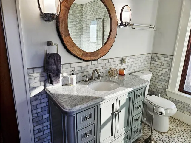 $730,000 | 33253 Cedar Niles Road, Osawatomie, KS 66064