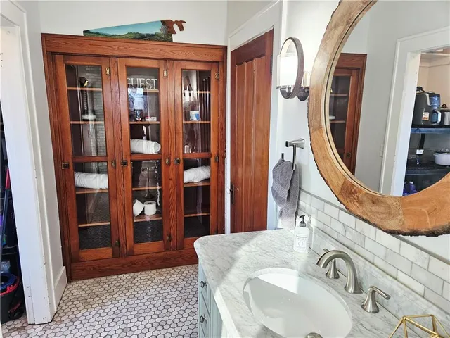 $730,000 | 33253 Cedar Niles Road, Osawatomie, KS 66064