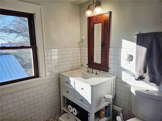 $730,000 | 33253 Cedar Niles Road, Osawatomie, KS 66064