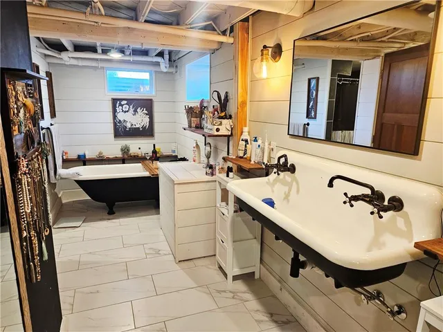 $730,000 | 33253 Cedar Niles Road, Osawatomie, KS 66064