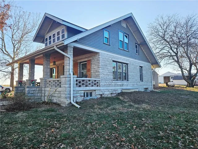 $730,000 | 33253 Cedar Niles Road, Osawatomie, KS 66064