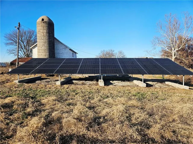 $730,000 | 33253 Cedar Niles Road, Osawatomie, KS 66064