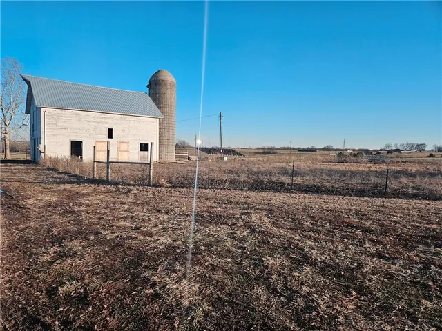 $730,000 | 33253 Cedar Niles Road, Osawatomie, KS 66064