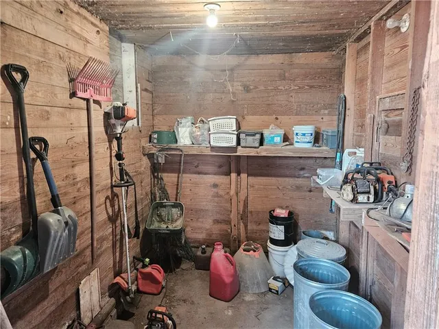 $730,000 | 33253 Cedar Niles Road, Osawatomie, KS 66064