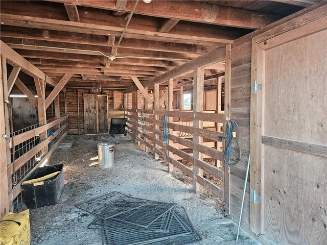 $730,000 | 33253 Cedar Niles Road, Osawatomie, KS 66064