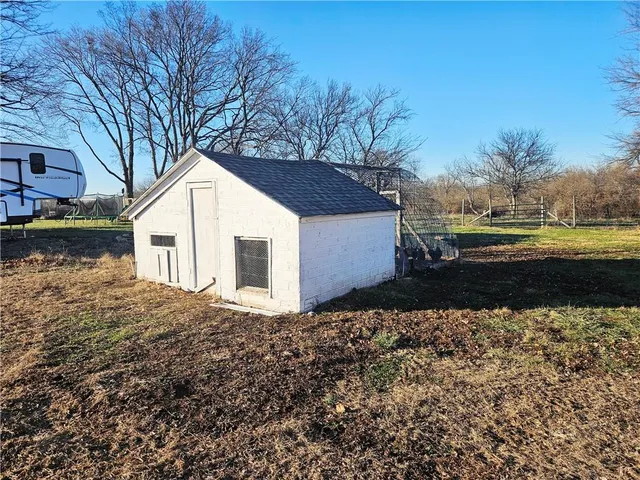 $730,000 | 33253 Cedar Niles Road, Osawatomie, KS 66064