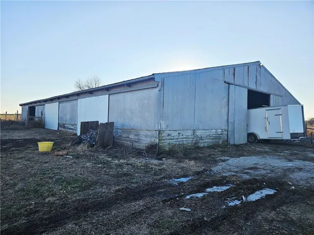 $730,000 | 33253 Cedar Niles Road, Osawatomie, KS 66064