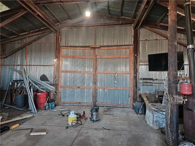 $730,000 | 33253 Cedar Niles Road, Osawatomie, KS 66064