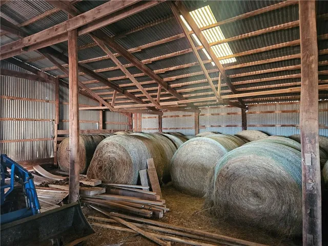 $730,000 | 33253 Cedar Niles Road, Osawatomie, KS 66064