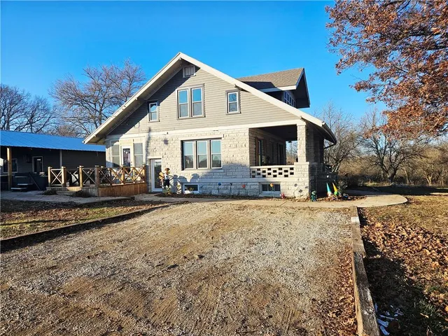 $730,000 | 33253 Cedar Niles Road, Osawatomie, KS 66064