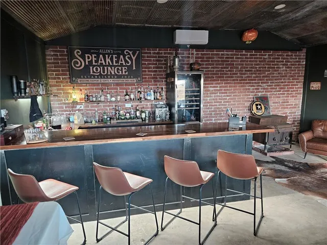 $730,000 | 33253 Cedar Niles Road, Osawatomie, KS 66064