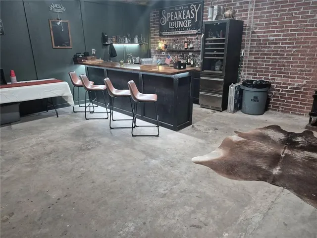 $730,000 | 33253 Cedar Niles Road, Osawatomie, KS 66064