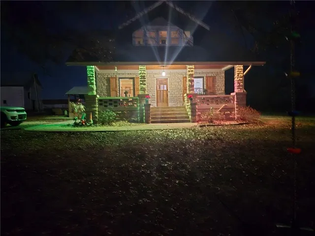 $730,000 | 33253 Cedar Niles Road, Osawatomie, KS 66064