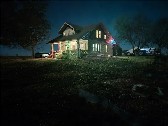 $730,000 | 33253 Cedar Niles Road, Osawatomie, KS 66064