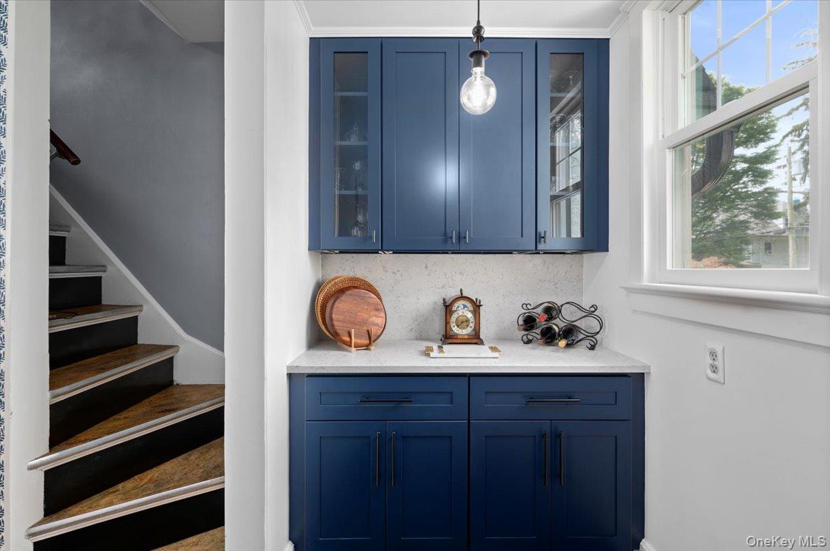 400 Manor Ridge Road Pelham, NY 10803 - Photo 19 of 39 a view of a livingroom with wooden floor and cabinets