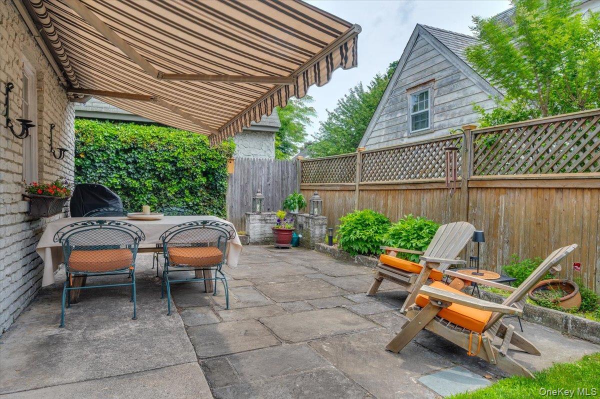 400 Manor Ridge Road Pelham, NY 10803 - Photo 21 of 39 a view of outdoor space yard and patio