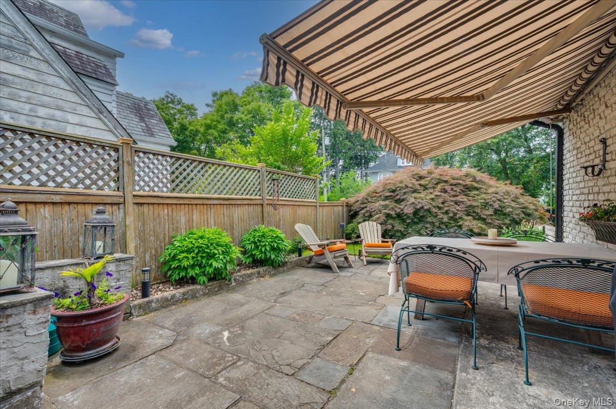 400 Manor Ridge Road Pelham, NY 10803 - Photo 22 of 39 a view of a patio with furniture and a garden