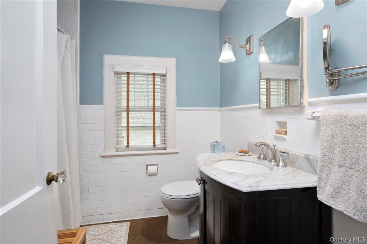400 Manor Ridge Road Pelham, NY 10803 - Photo 29 of 39 a bathroom with a toilet sink and mirror