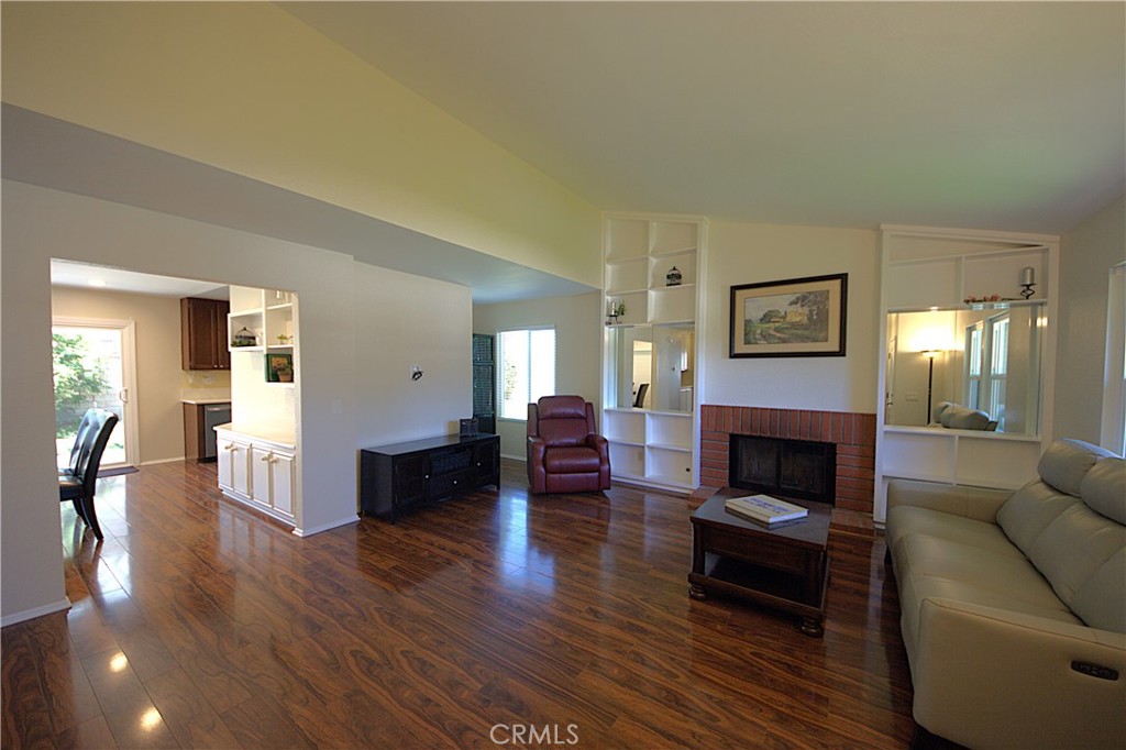 28015 Tupelo Ridge Drive Valencia, CA 91354 - Photo 4 of 41 Living Room