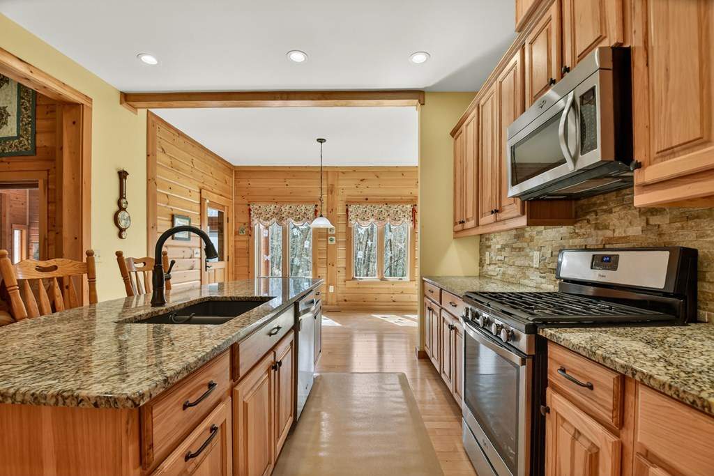 1950 St. Andrews Way Jasper, GA 30143 - Photo 25 of 91 Kitchen/breakfast area