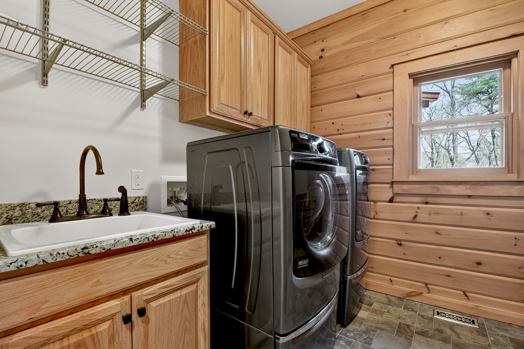 1950 St. Andrews Way Jasper, GA 30143 - Photo 37 of 91 Large laundry room on the main level